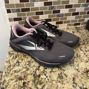 Brooks Adrenaline 22 Running Shoes